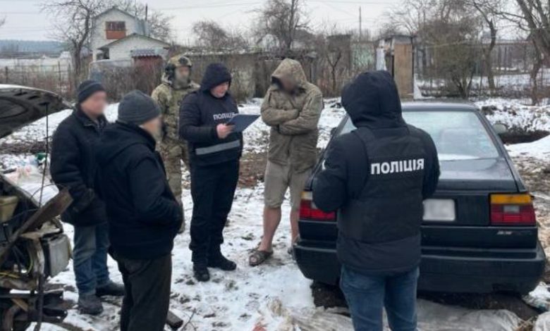 Поліцейські Чернігівщини затримали групу торгівців наркотиками та різними видами озброєння (Фото)