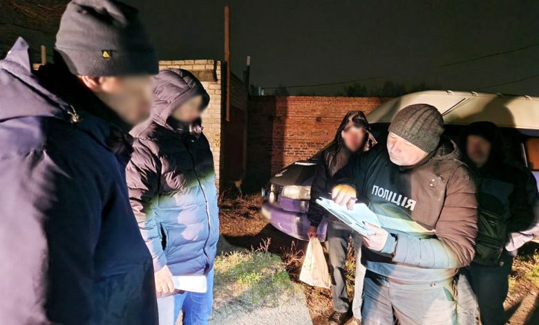 Поліцейські Чернігівщини затримали групу торгівців наркотиками та різними видами озброєння (Фото)