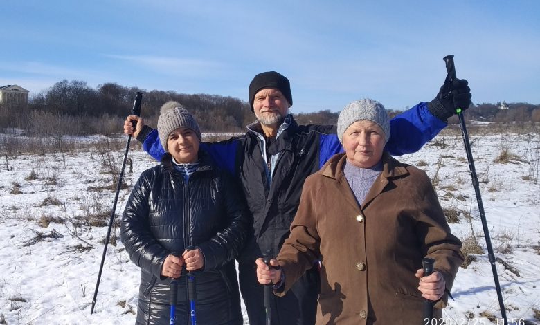 Порятунок від негативних переживань: у громаді на Чернігівщині займаються скандинавською ходою