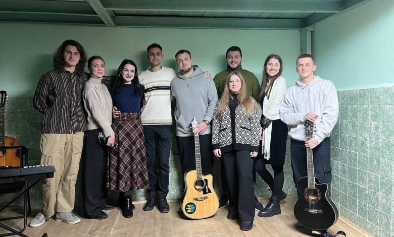 У бомбосховищі Ніжинського університету відбувся творчий вечір пам’яті Кузьми Скрябіна