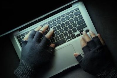 Житель Чернігівщини хотів отримати «грошову допомогу», натомість втратив 18 тисяч гривень