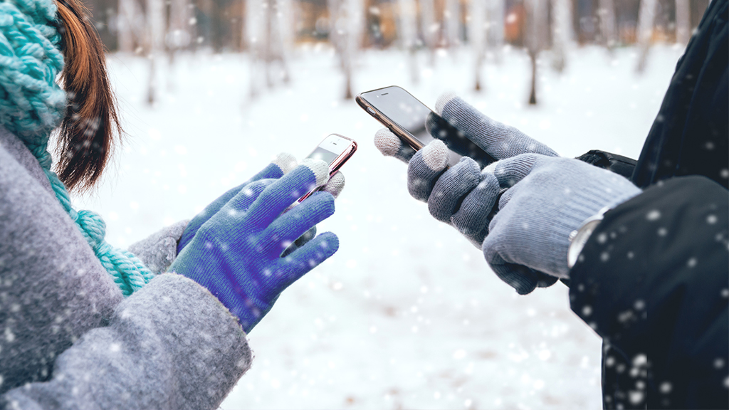 Як користуватися смартфоном у спеку та мороз