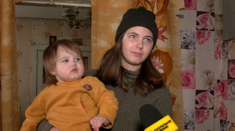 Перевозять людей, доставляють харчі та ліки: як на Чернігівщині допомагають жителям Малого Дирчина, де підтопило дорогу