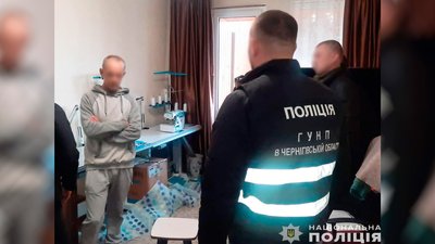 На Чернігівщині правоохоронці виявили у трьох чоловіків 11 кг наркотиків на загальну суму близько півмільйона гривень