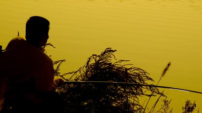 Пішов на риболовлю та не повернувся: у Десні на Чернігівщині виявили тіло чоловіка, що потонув