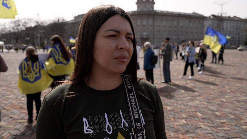 Людина за ґратами та діти, які пишуть листи батькам: у Чернігові пройшла акція на підтримку полонених ЧАЕС