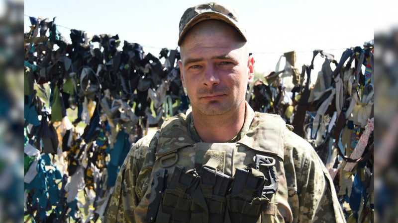 Був 8 років на сході, а під час широкої війни не пустив росіян у рідне село: у Чернігові поховали Андрія Савинського