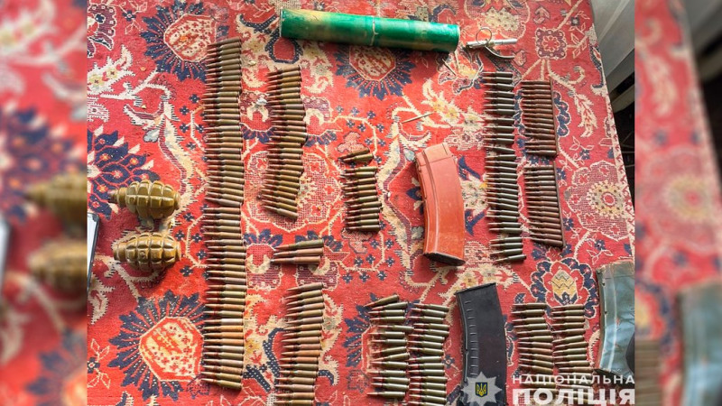 Виготовляли, збували психотропи на 150 тис грн за місяць і мали зброю: на Чернігівщині затримали 4 жителів Талалаївщини