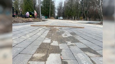 Просідання бруківки на кладовищі в Ялівщині: у Чернігові в управлінні ЖКГ пояснили причину
