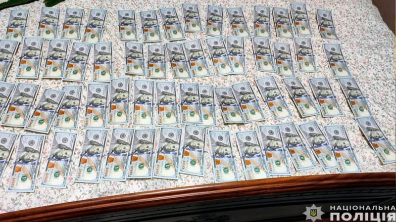 На Чернігівщині правоохоронці виявили у трьох чоловіків 11 кг наркотиків на загальну суму близько півмільйона гривень