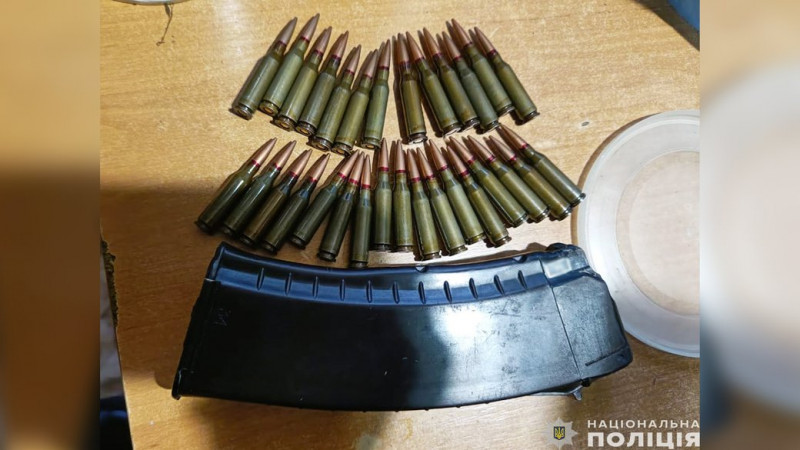 У двох жителів Корюківщини виявили зброю, ще в одного — зброю та наркотики