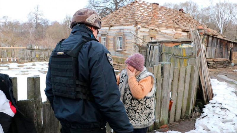 "Чому я досі тут": історія поліцейського із Семенівки, який евакуйовує жителів прикордоння Чернігівщини