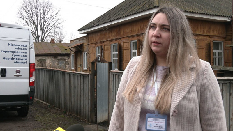 Стрижуть людей та допомагають по господарству: як на Чернігівщині працює мобільна бригада соціальних послуг