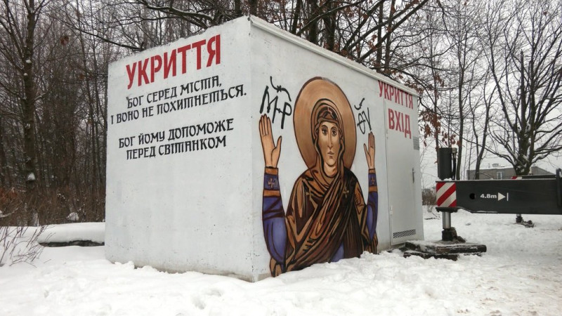 На зупинках громадського транспорту у Чернігові встановили модульні укриття