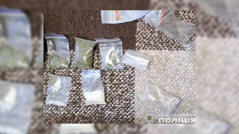 На Чернігівщині затримали двох чоловіків, яких підозрюють у торгівлі наркотиками