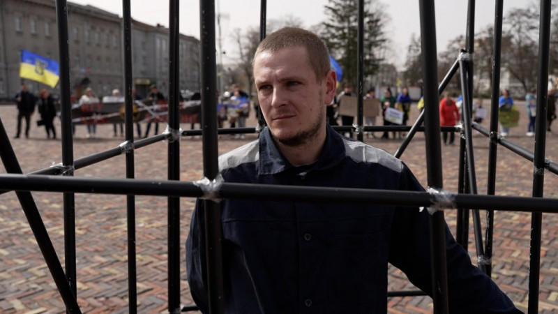 Людина за ґратами та діти, які пишуть листи батькам: у Чернігові пройшла акція на підтримку полонених ЧАЕС
