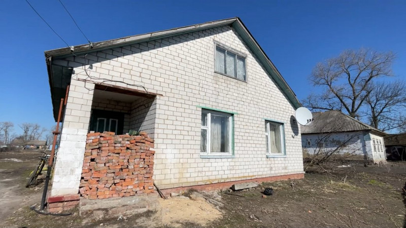 Боїться, що у неї відберуть дітей через безлад: на багатодітну мати-одиначку з Чернігівщини склали три адмінпротоколи