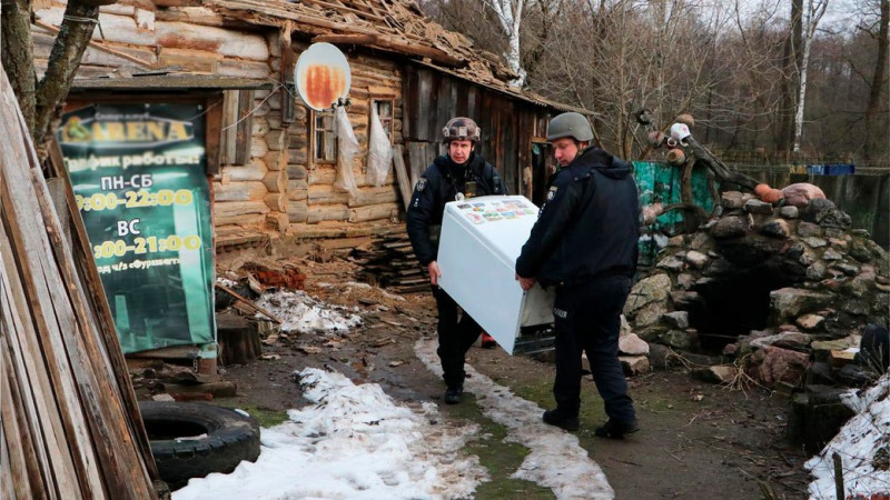 "Чому я досі тут": історія поліцейського із Семенівки, який евакуйовує жителів прикордоння Чернігівщини