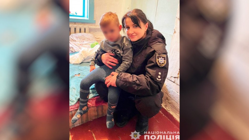 Шукали всю ніч, знайшли за кілометр від дому: у селі на Ніжинщині загубився 3-річний хлопчик