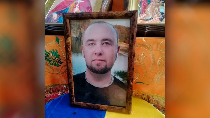На Чернігівщині в останню путь провели трьох військових, які загинули під час виконання бойових завдань на Донеччині