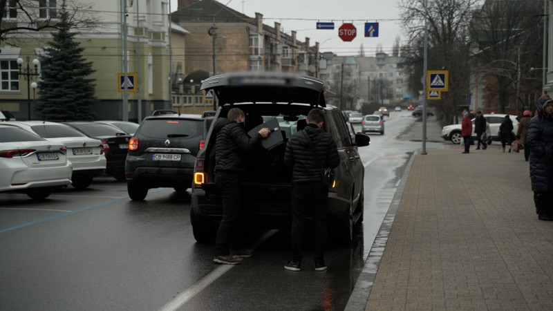 "Гроші на ЗСУ": що вимагають учасники акції та як на це реагує міська влада у Чернігові