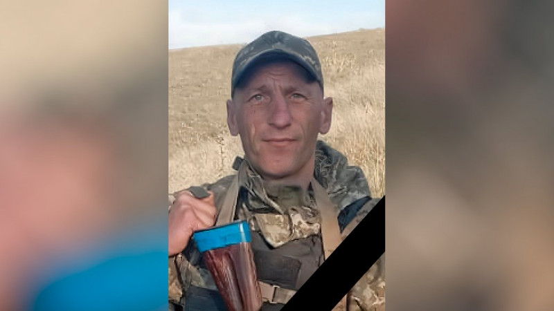 На Чернігівщині в останню путь провели трьох військових, які загинули під час виконання бойових завдань на Донеччині