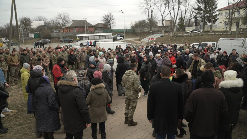 Був 8 років на сході, а під час широкої війни не пустив росіян у рідне село: у Чернігові поховали Андрія Савинського