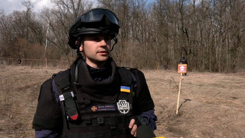 Чернігівські піротехніки розміновують територію біля "Яцево": що знаходять та скільки ще працюватимуть