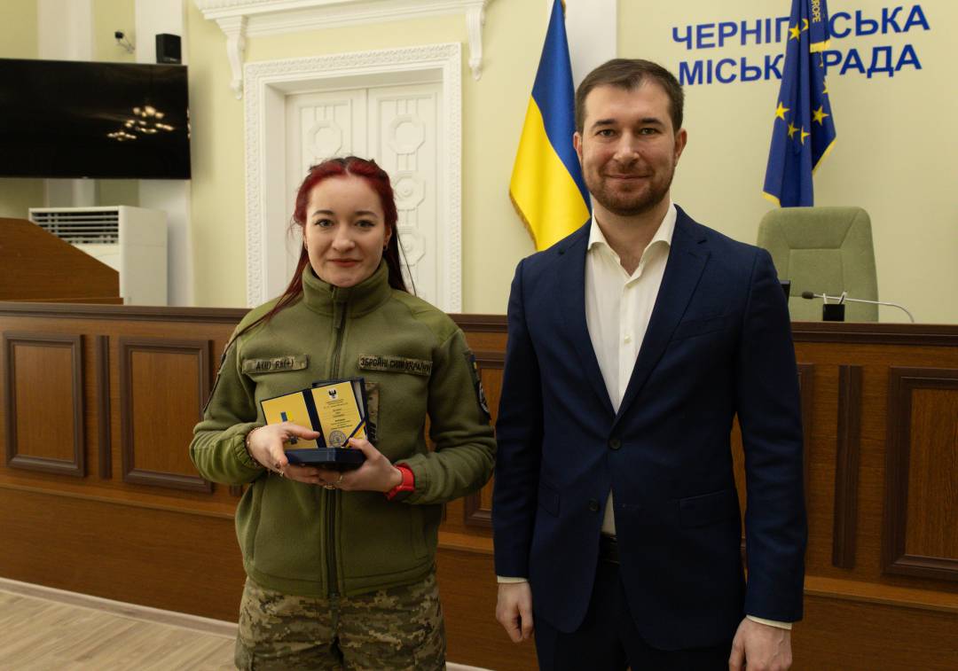 Бійцям 1-шої окремої танкової Сіверської бригади вручили відзнаки «За оборону Чернігова»