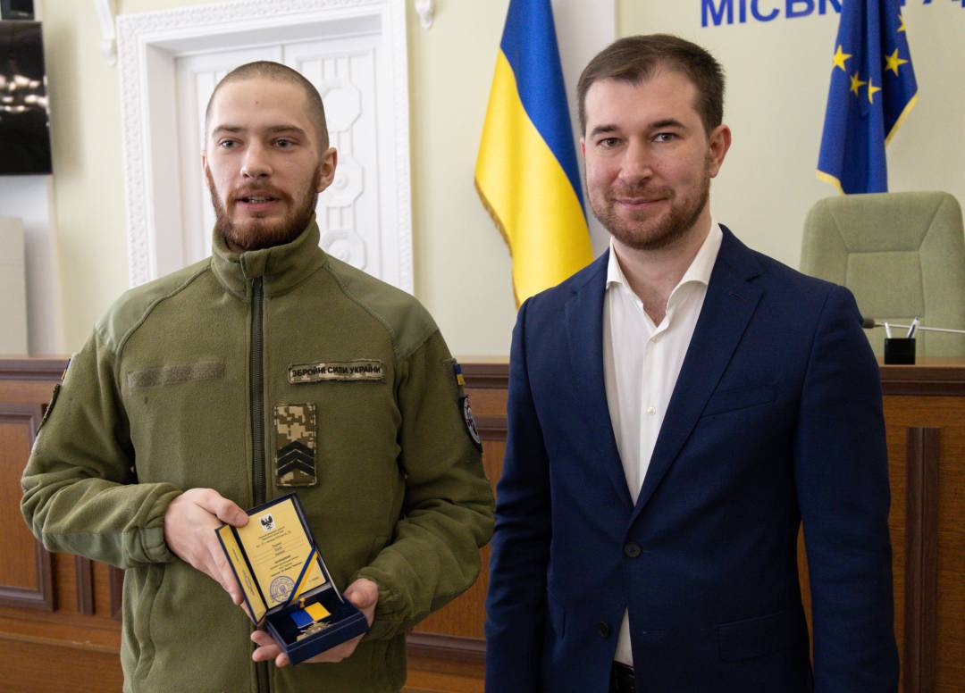 Бійцям 1-шої окремої танкової Сіверської бригади вручили відзнаки «За оборону Чернігова»
