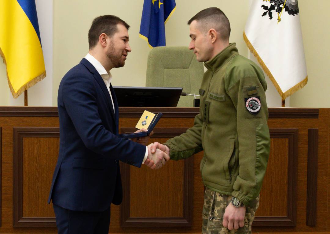 Бійцям 1-шої окремої танкової Сіверської бригади вручили відзнаки «За оборону Чернігова»
