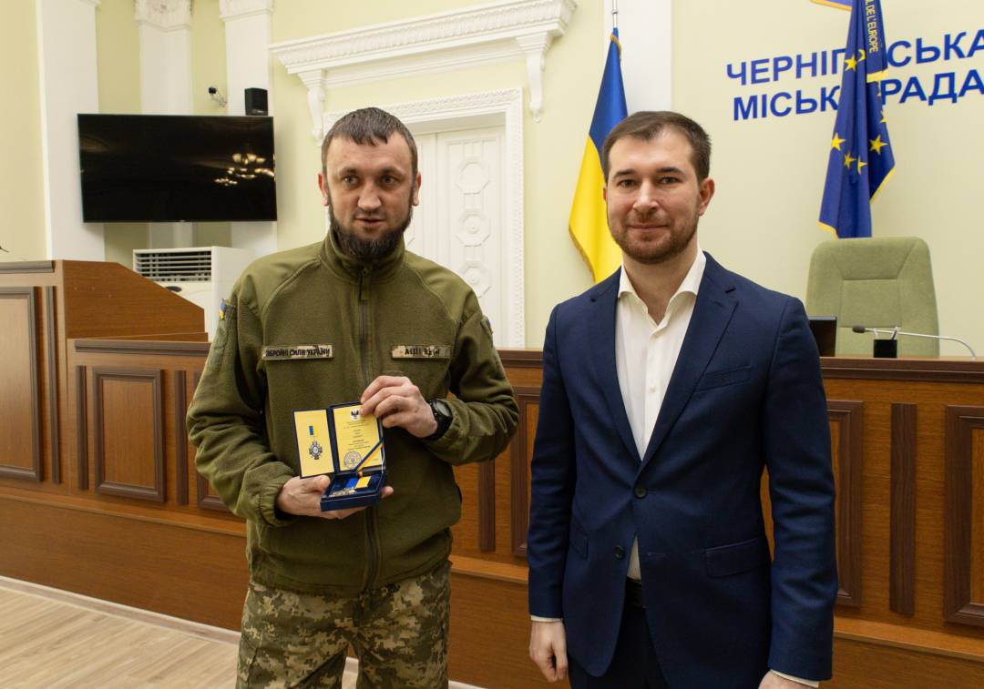 Бійцям 1-шої окремої танкової Сіверської бригади вручили відзнаки «За оборону Чернігова»