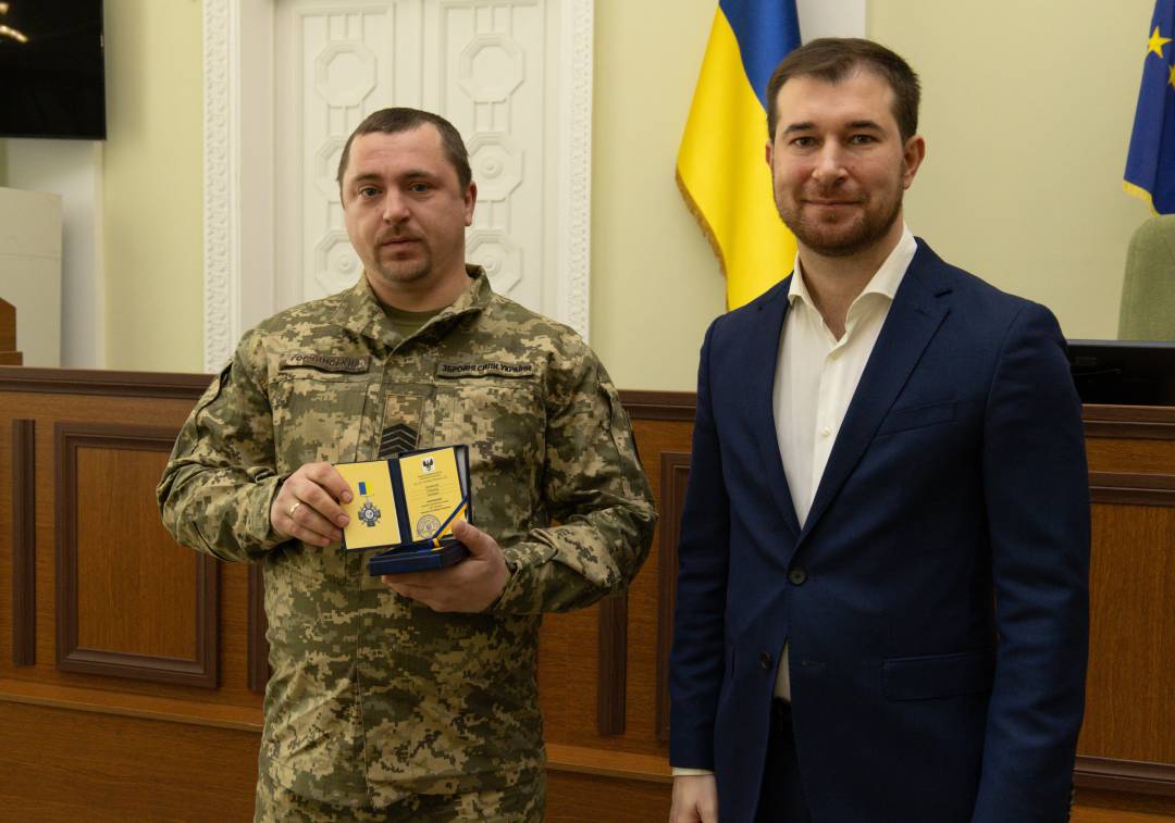 Бійцям 1-шої окремої танкової Сіверської бригади вручили відзнаки «За оборону Чернігова»
