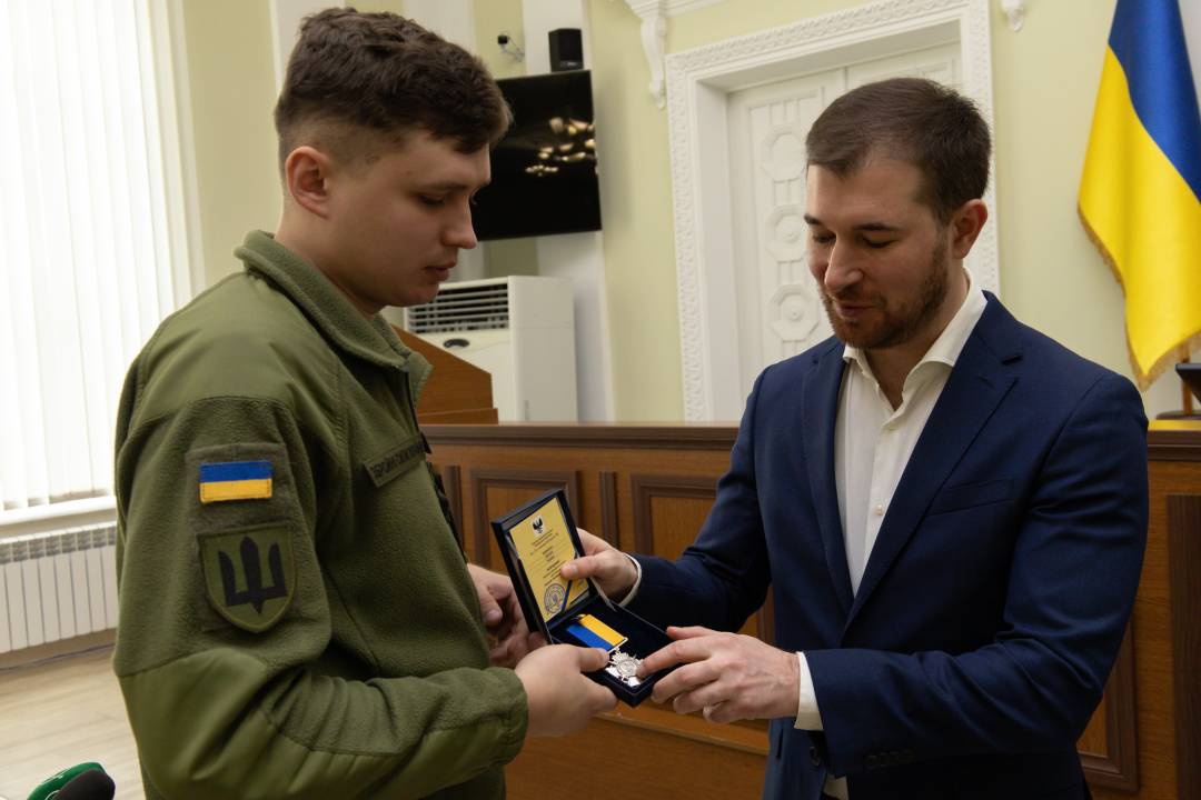 Бійцям 1-шої окремої танкової Сіверської бригади вручили відзнаки «За оборону Чернігова»