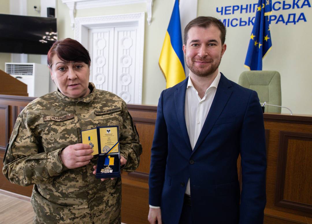 Бійцям 1-шої окремої танкової Сіверської бригади вручили відзнаки «За оборону Чернігова»