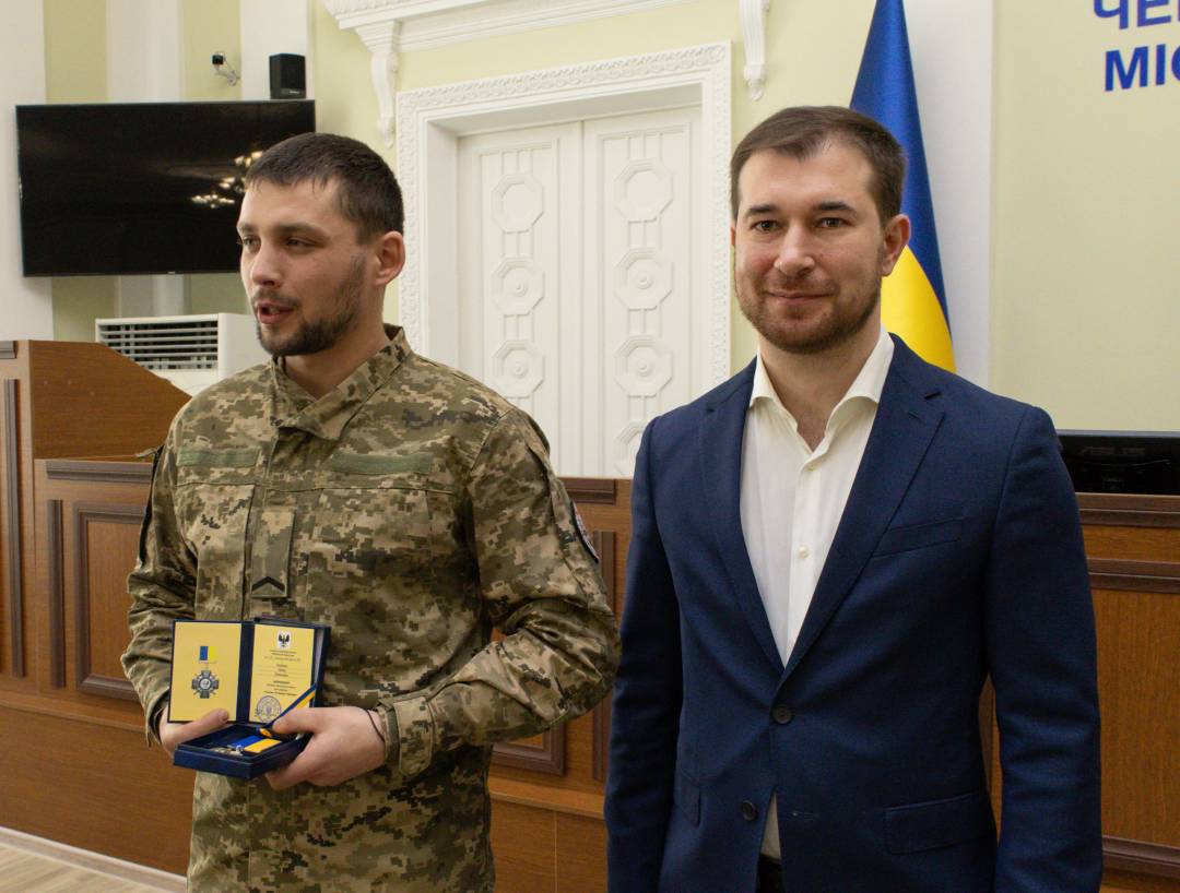 Бійцям 1-шої окремої танкової Сіверської бригади вручили відзнаки «За оборону Чернігова»