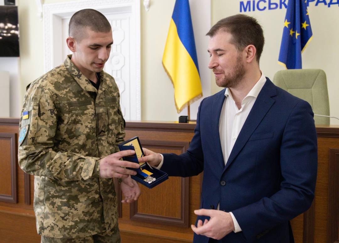 Бійцям 1-шої окремої танкової Сіверської бригади вручили відзнаки «За оборону Чернігова»