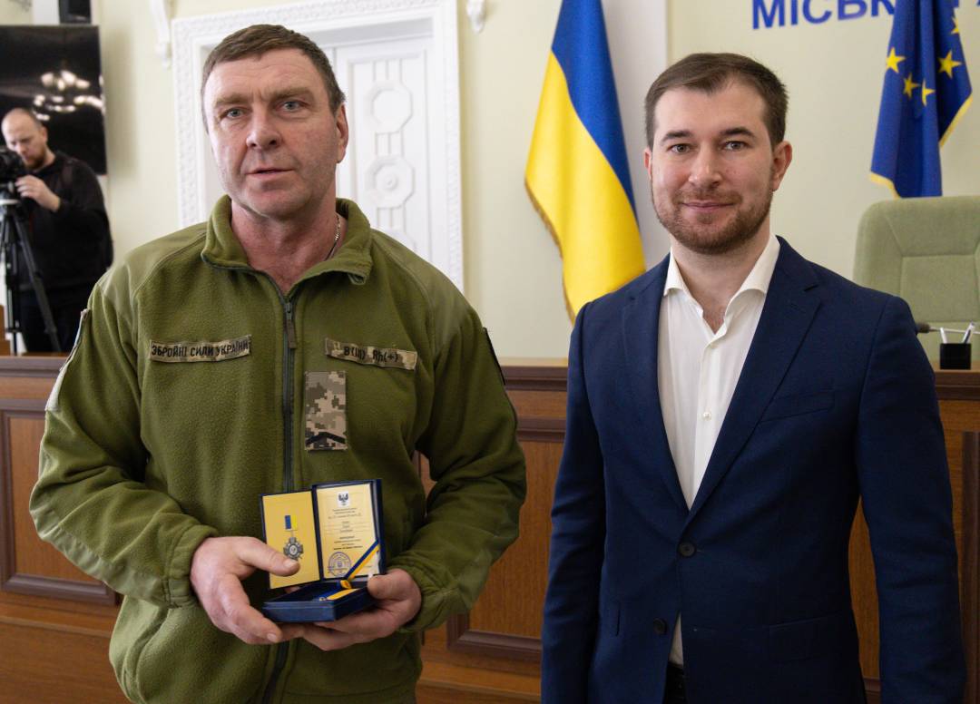 Бійцям 1-шої окремої танкової Сіверської бригади вручили відзнаки «За оборону Чернігова»