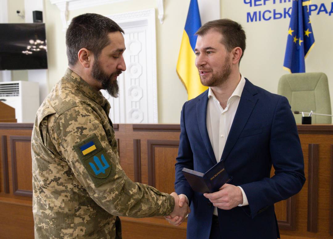 Бійцям 1-шої окремої танкової Сіверської бригади вручили відзнаки «За оборону Чернігова»