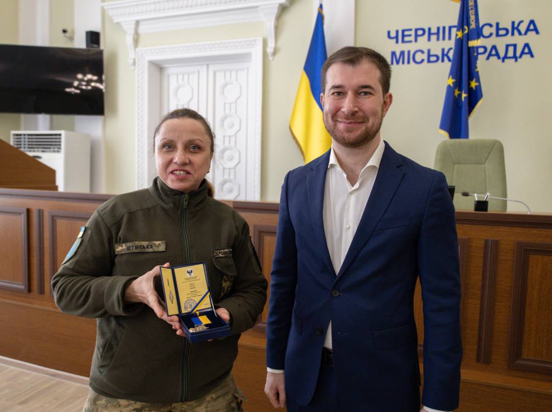 Бійцям 1-шої окремої танкової Сіверської бригади вручили відзнаки «За оборону Чернігова»