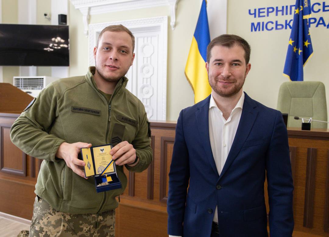 Бійцям 1-шої окремої танкової Сіверської бригади вручили відзнаки «За оборону Чернігова»