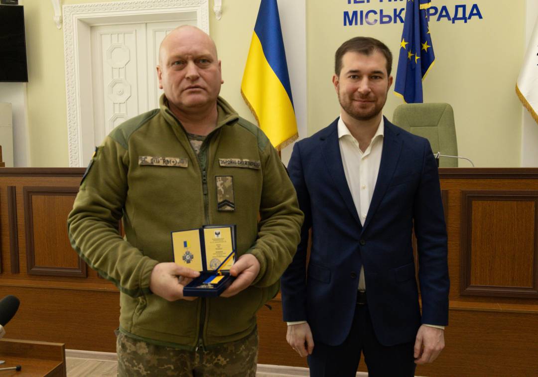 Бійцям 1-шої окремої танкової Сіверської бригади вручили відзнаки «За оборону Чернігова»