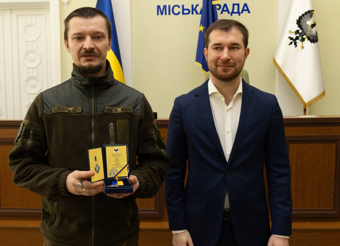Бійцям 1-шої окремої танкової Сіверської бригади вручили відзнаки «За оборону Чернігова»