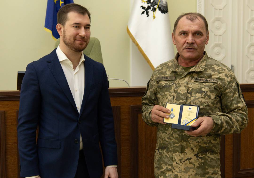 Бійцям 1-шої окремої танкової Сіверської бригади вручили відзнаки «За оборону Чернігова»