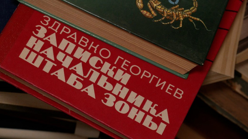 Російськомовні книжки – на дрони: у Чернігові збирають та продають макулатуру, а гроші відправляють на ЗСУ