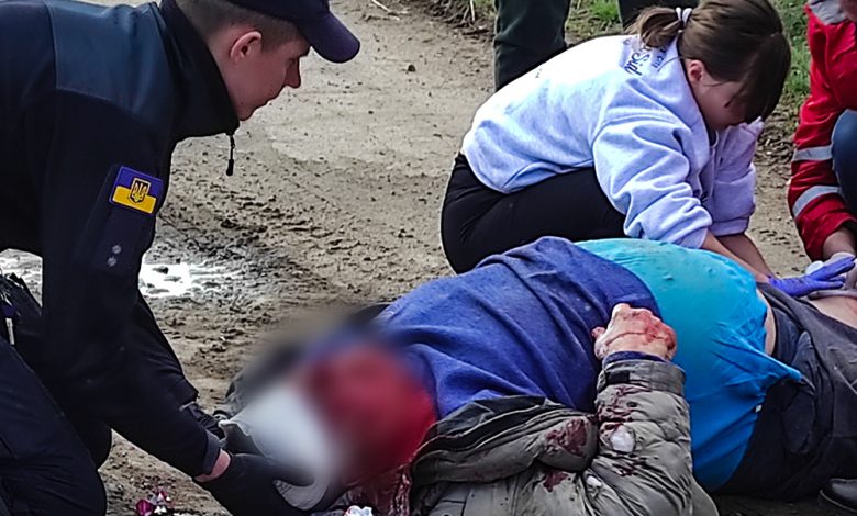 Чернігівські піротехніки врятували постраждалого у ДТП чоловіка на Миколаївщині (Фото)