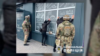 Щомісячний прибуток становив близько 250 тисяч грн: у Чернігові затримали чоловіка та жінку з партією психотропів