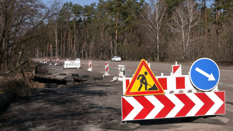Провалля на об'їзній дорозі у Чернігові почало збільшуватися: коли розпочнуть ремонт