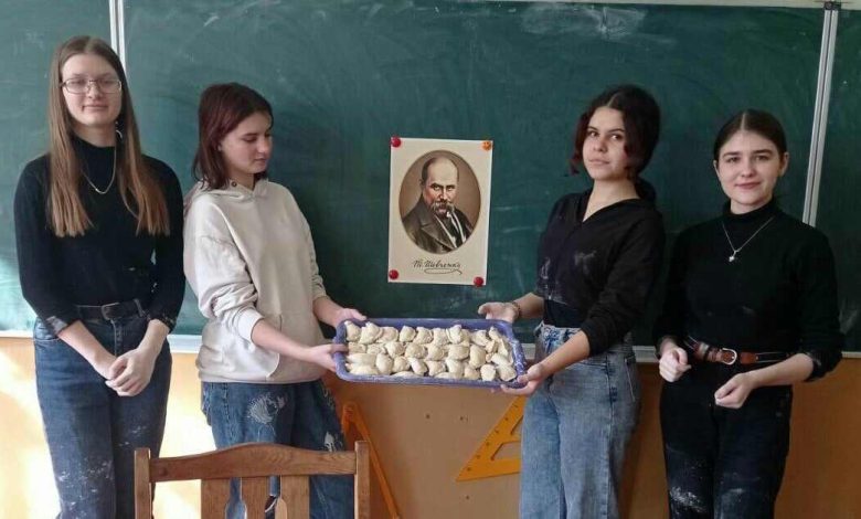 Декламували твори, готували вареники: у громаді на Чернігівщині вшанували памʼять Кобзаря
