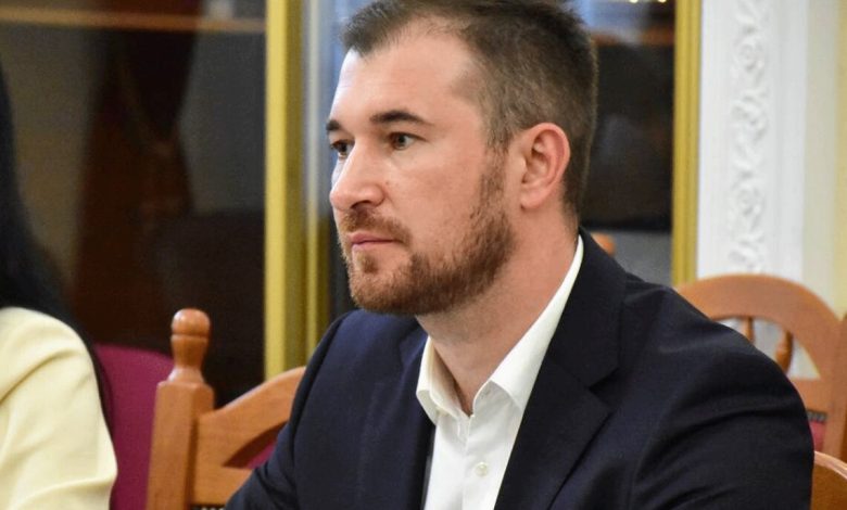 «Деклараційний скан»: зарплата і статки Ломако